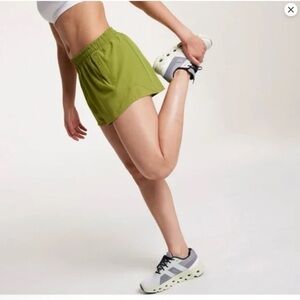 NWT CALIA RUN Collection Mid-Rise Infinity Shorts in Green, Size Small